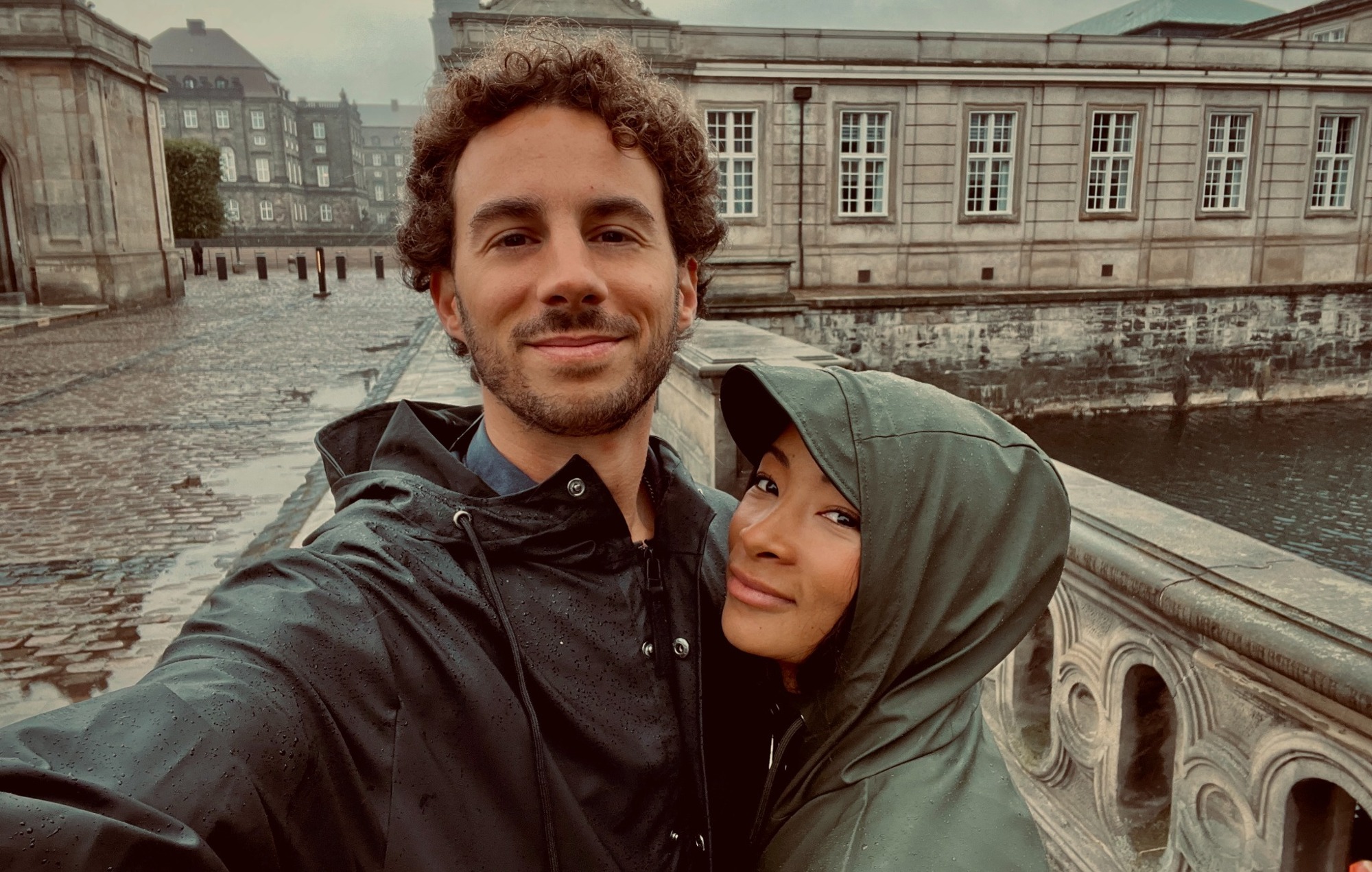 Un selfie d’Alexandre et Karabo en ville